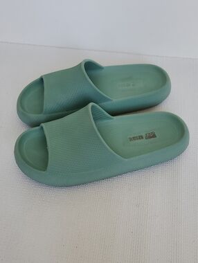 32 Degrees Cool Mint Green Cloud Waterproof Lightweight Slide Slip-On Sandals